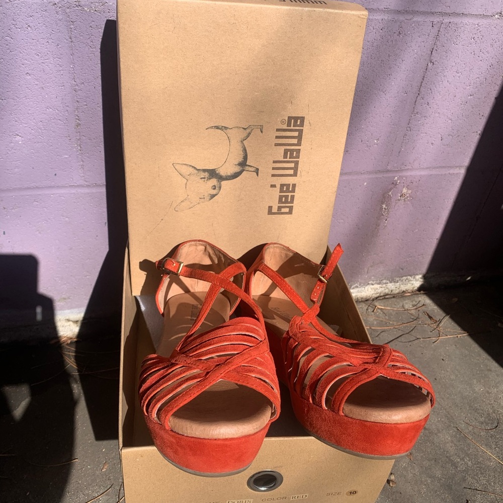 Size 10, color red,